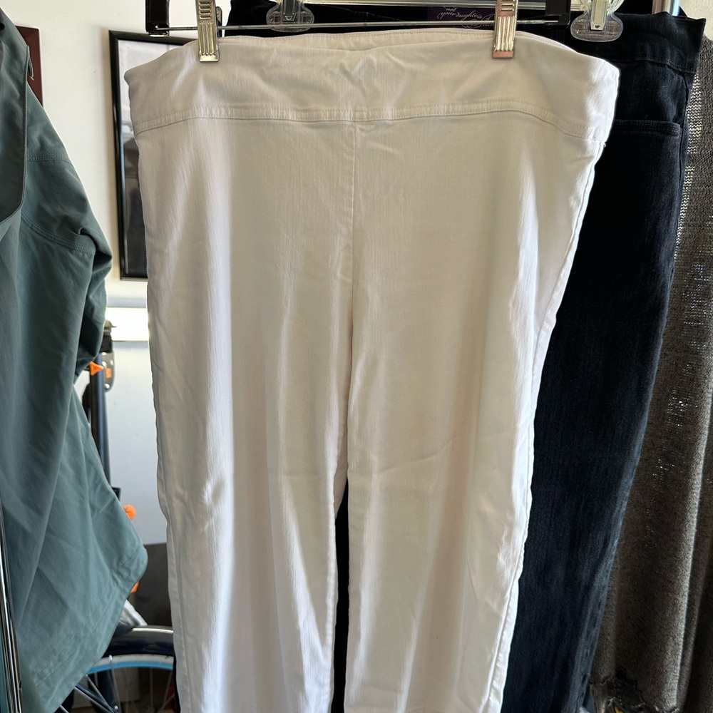 Women's White Cropped Pants